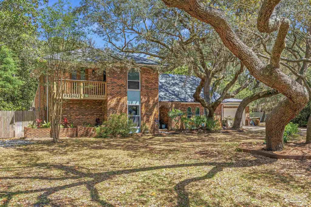 1555 Oak Shore Dr, Gulf Breeze