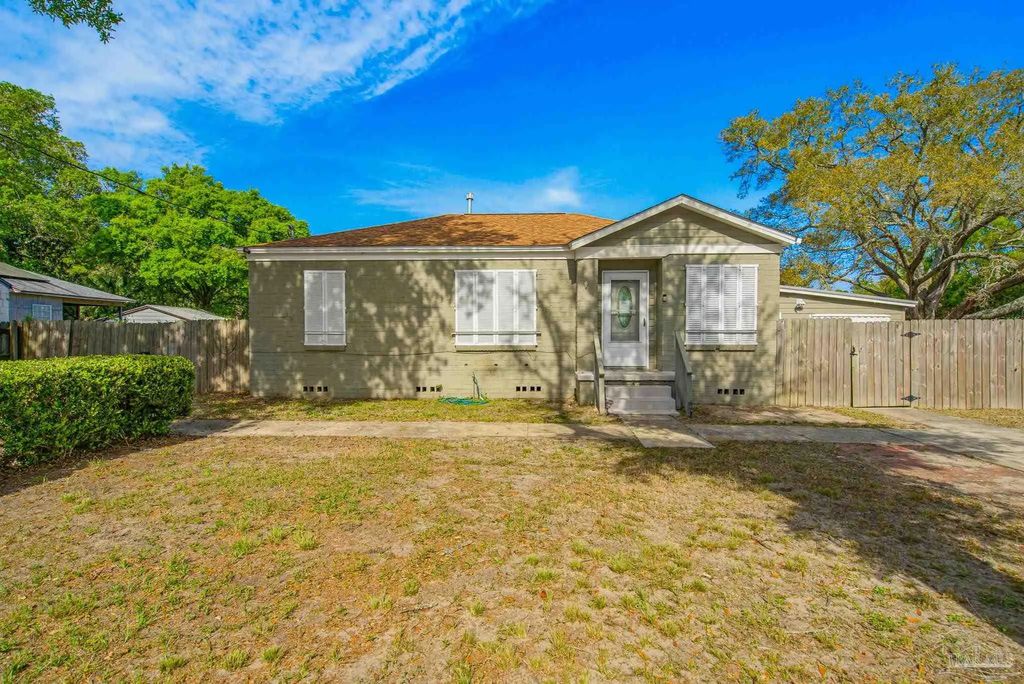211 Nw Gilliland Rd, Pensacola
