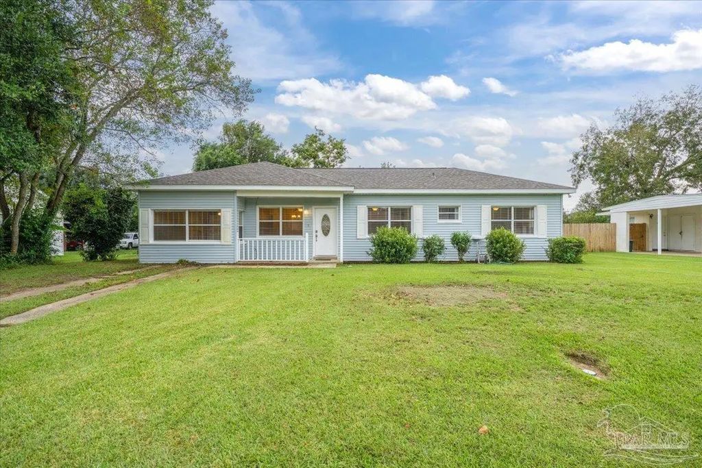 5 Benton Rd, Pensacola