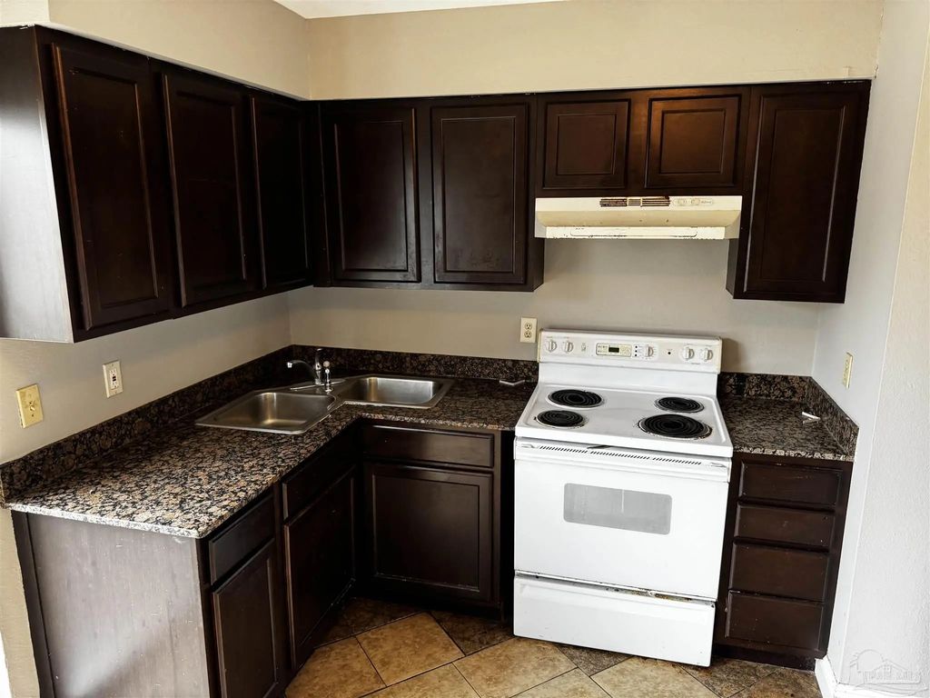 8810 Fowler Ave #d, Pensacola