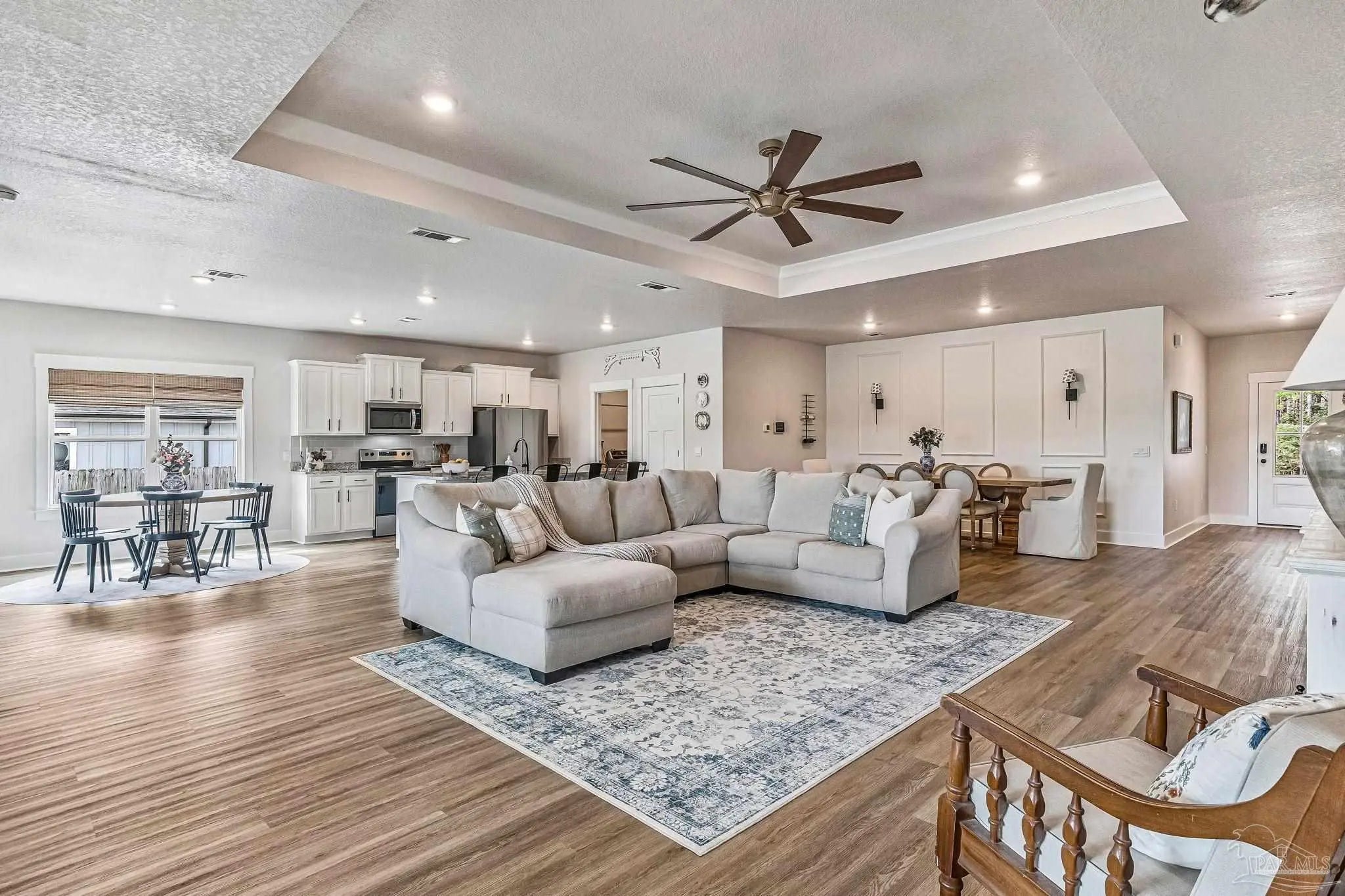 Photo of Listing #678574