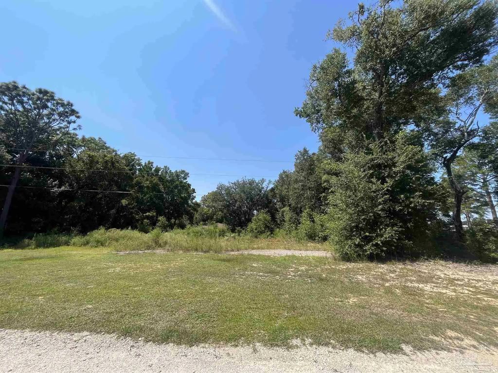 2500 Longleaf Dr, Pensacola