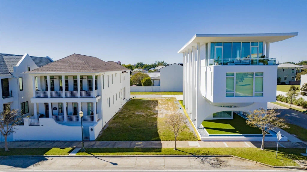 111 S 9th Ave, Pensacola