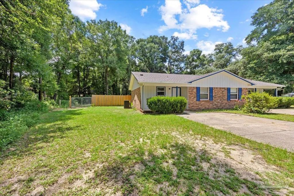 6587 Bass Ln, Milton