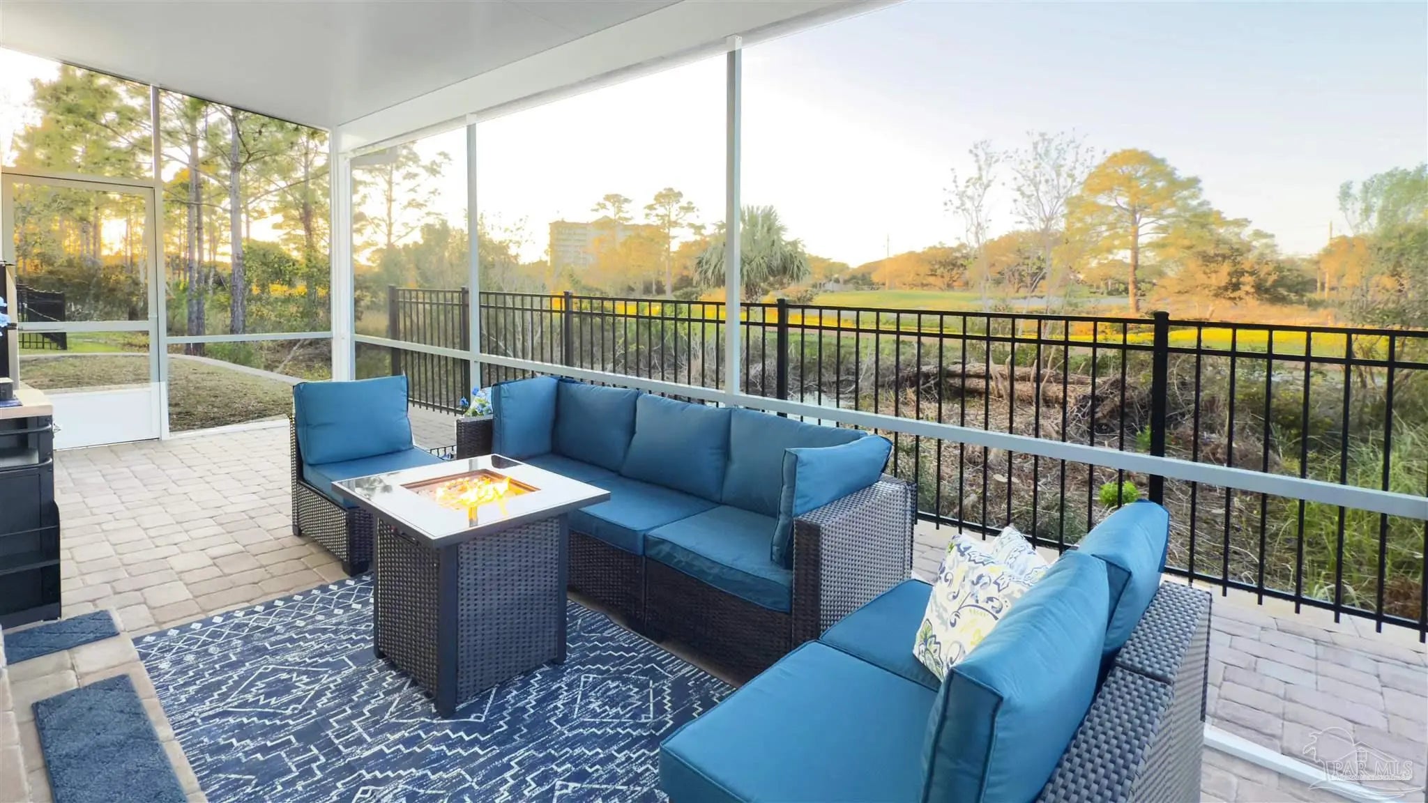 Photo of Listing #661075