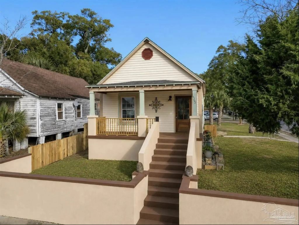 400 E Lloyd St, Pensacola
