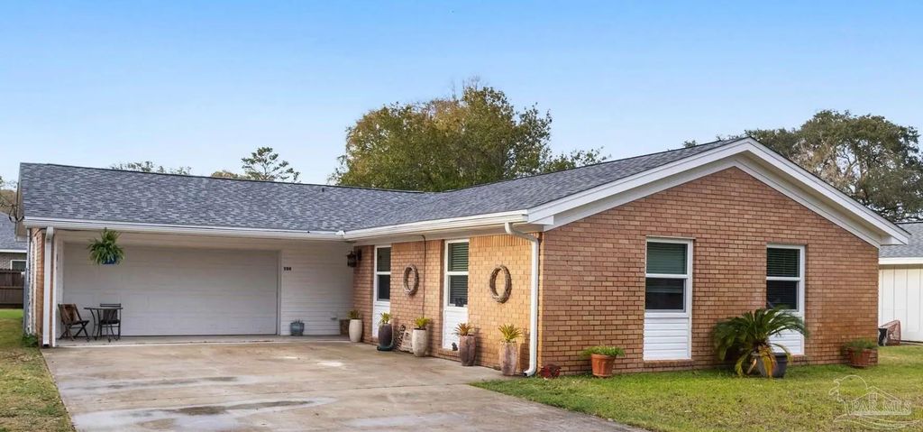 204 Norwich Dr, Gulf Breeze