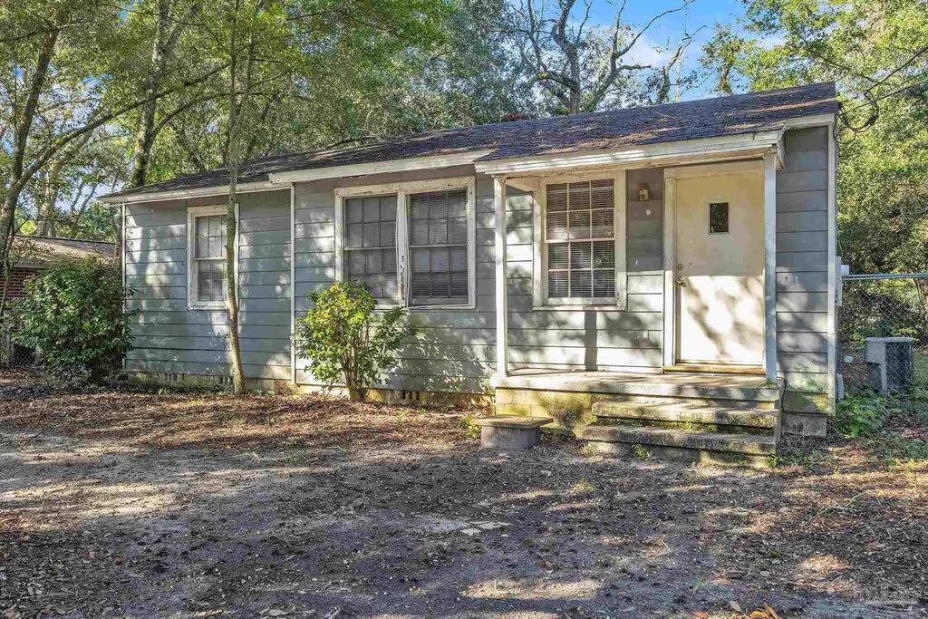33 Kennington Dr, Pensacola