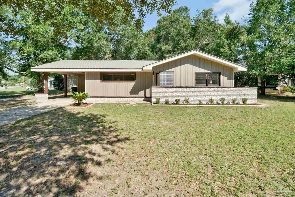 6480 Cypress St, Milton