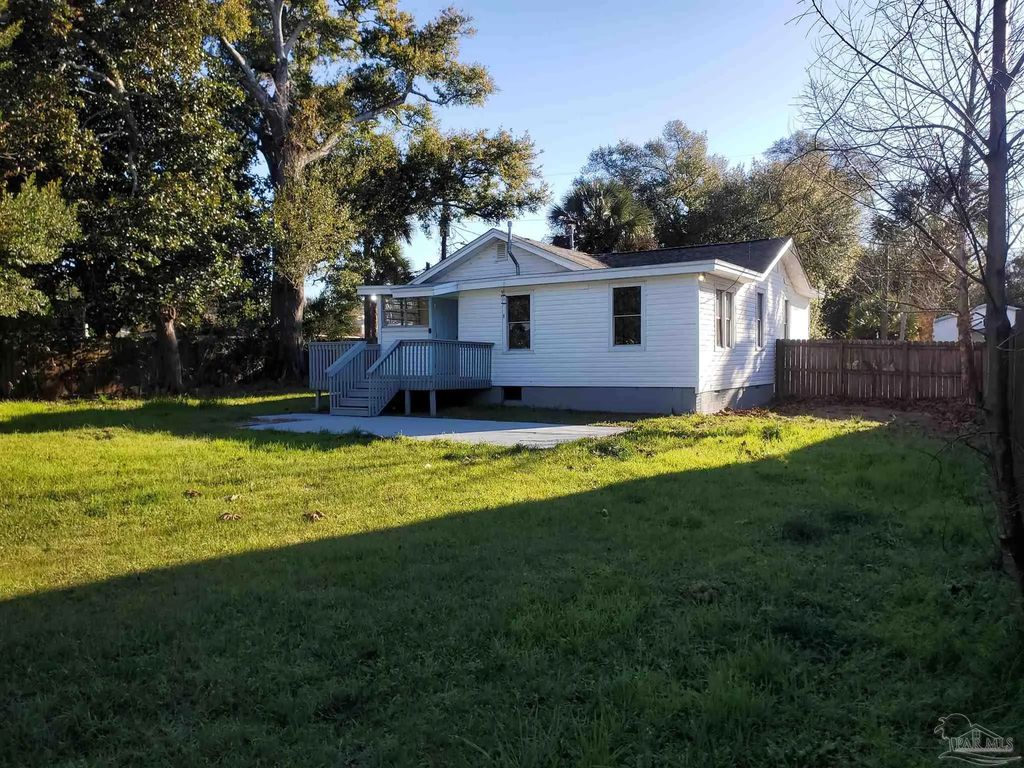 1215 N C St, Pensacola