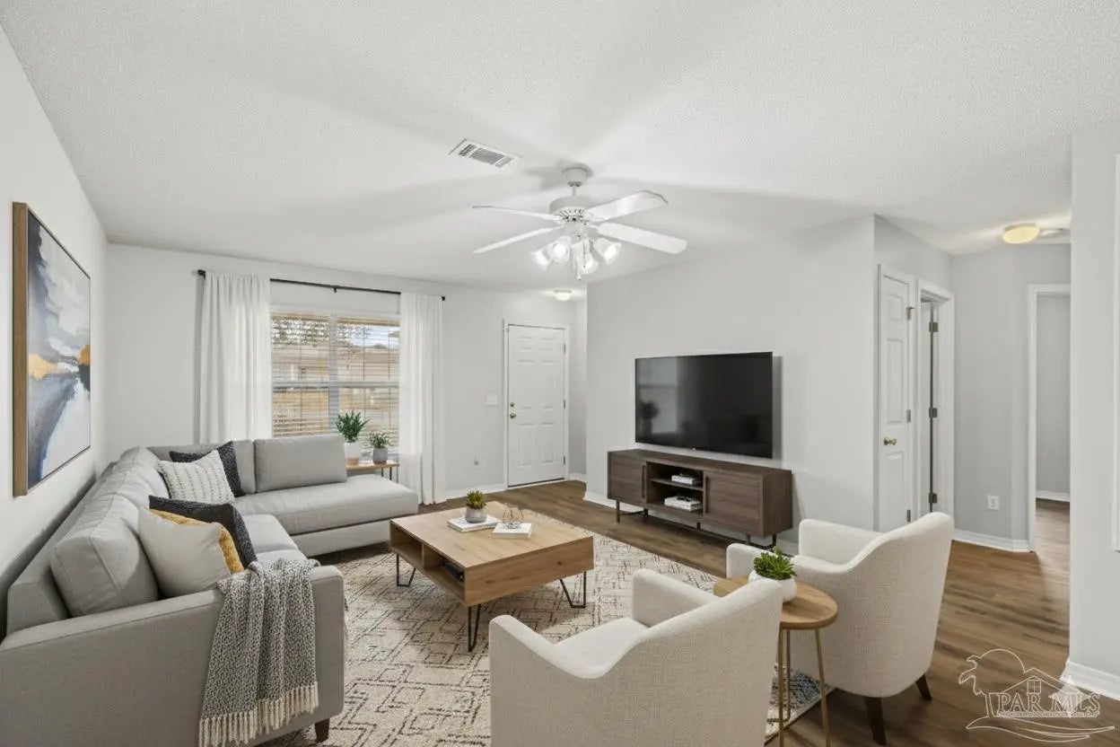 Photo of Listing #677978