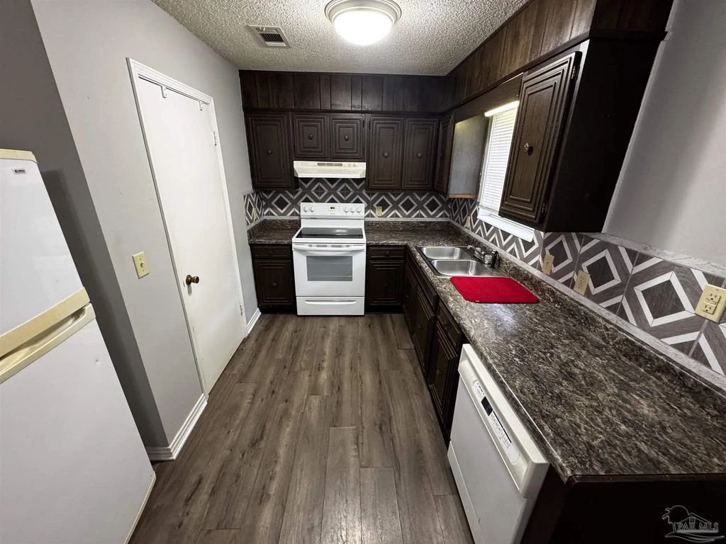 4240 Del Almirante Cir, Pace
