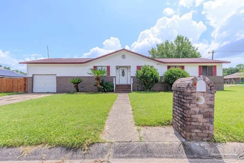 740 Maple Woods Cir, Pensacola