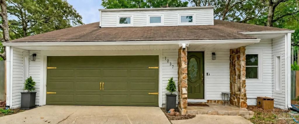 1237 Chisholm Trl, Pensacola