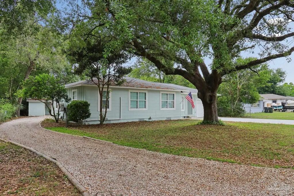 104 Reed Rd, Pensacola