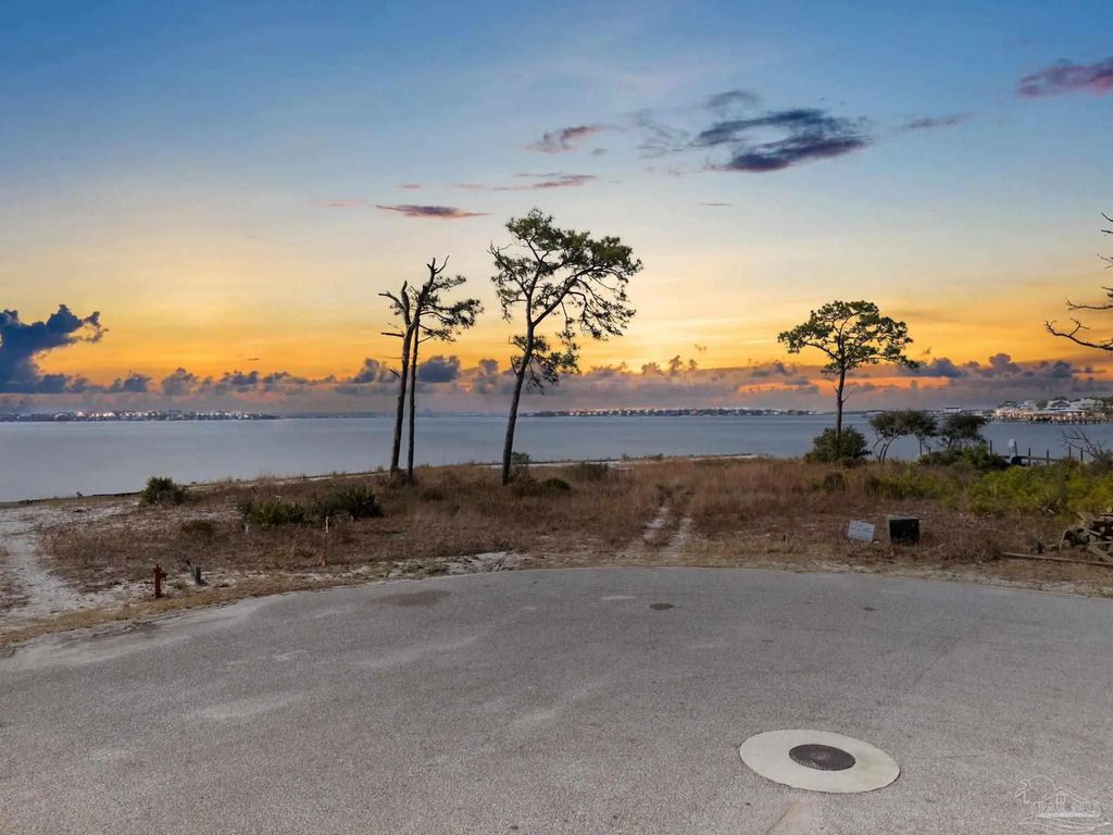 16353 Tarpon Dr, Pensacola