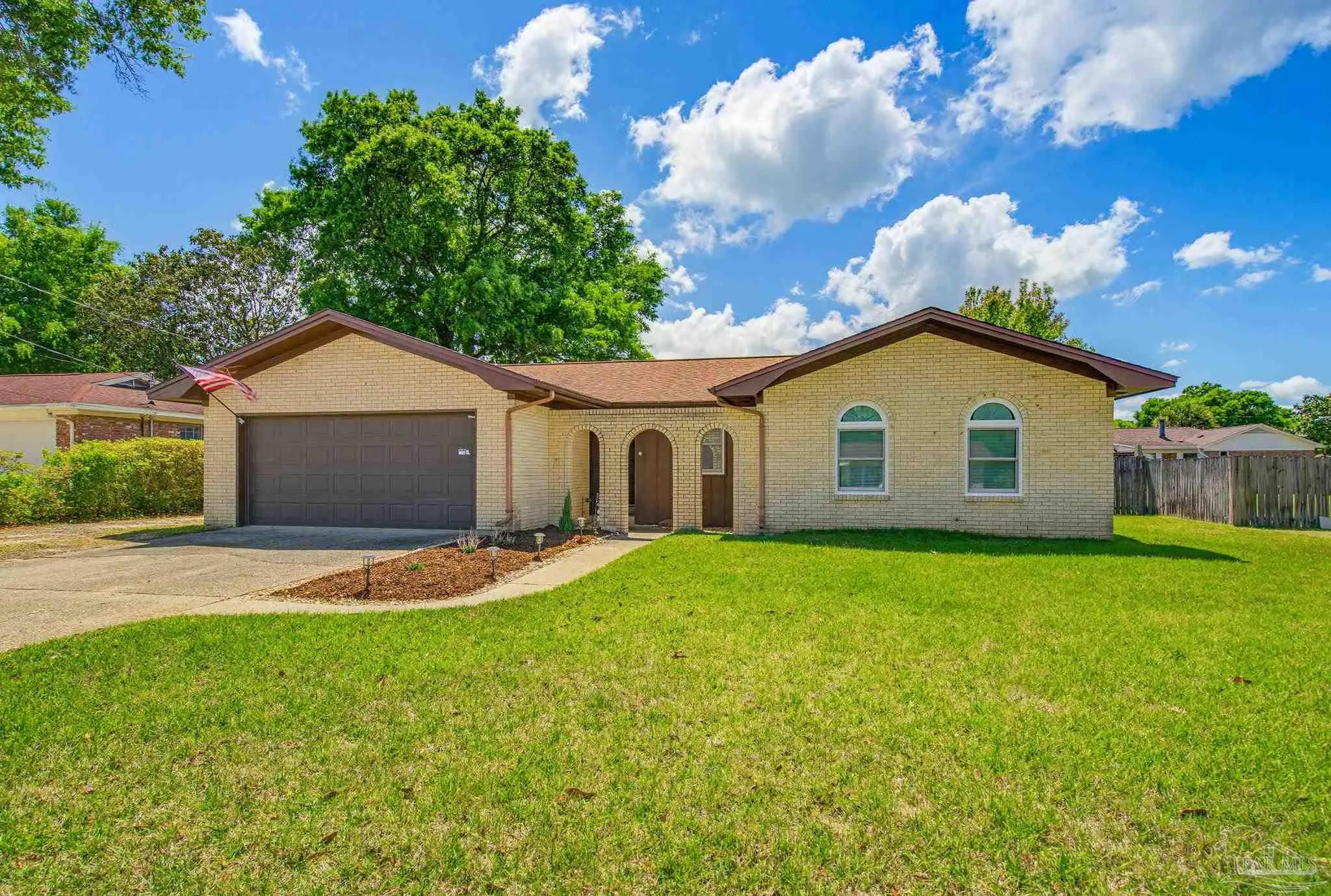 Photo of Listing #679925