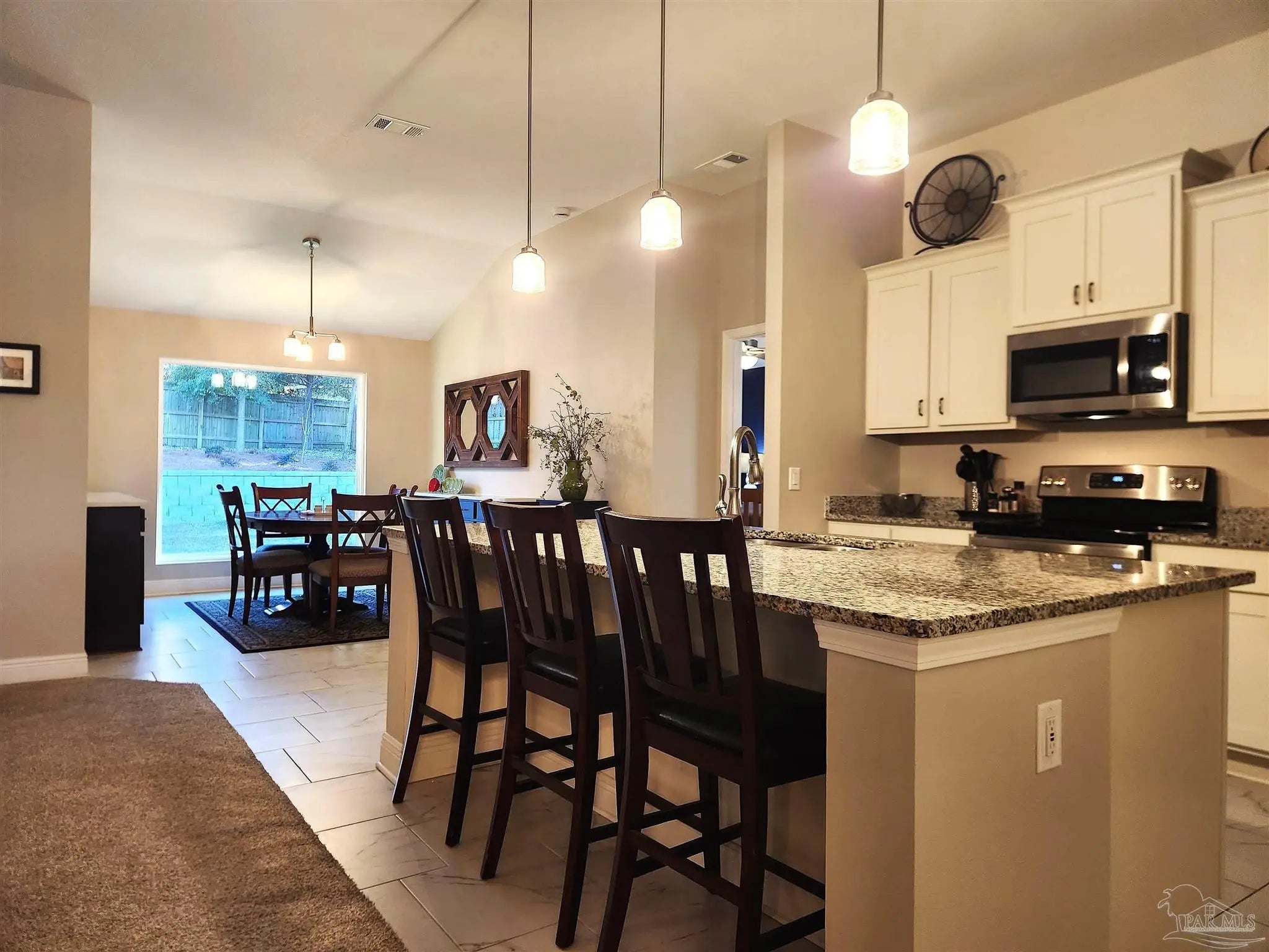 Photo of Listing #676335