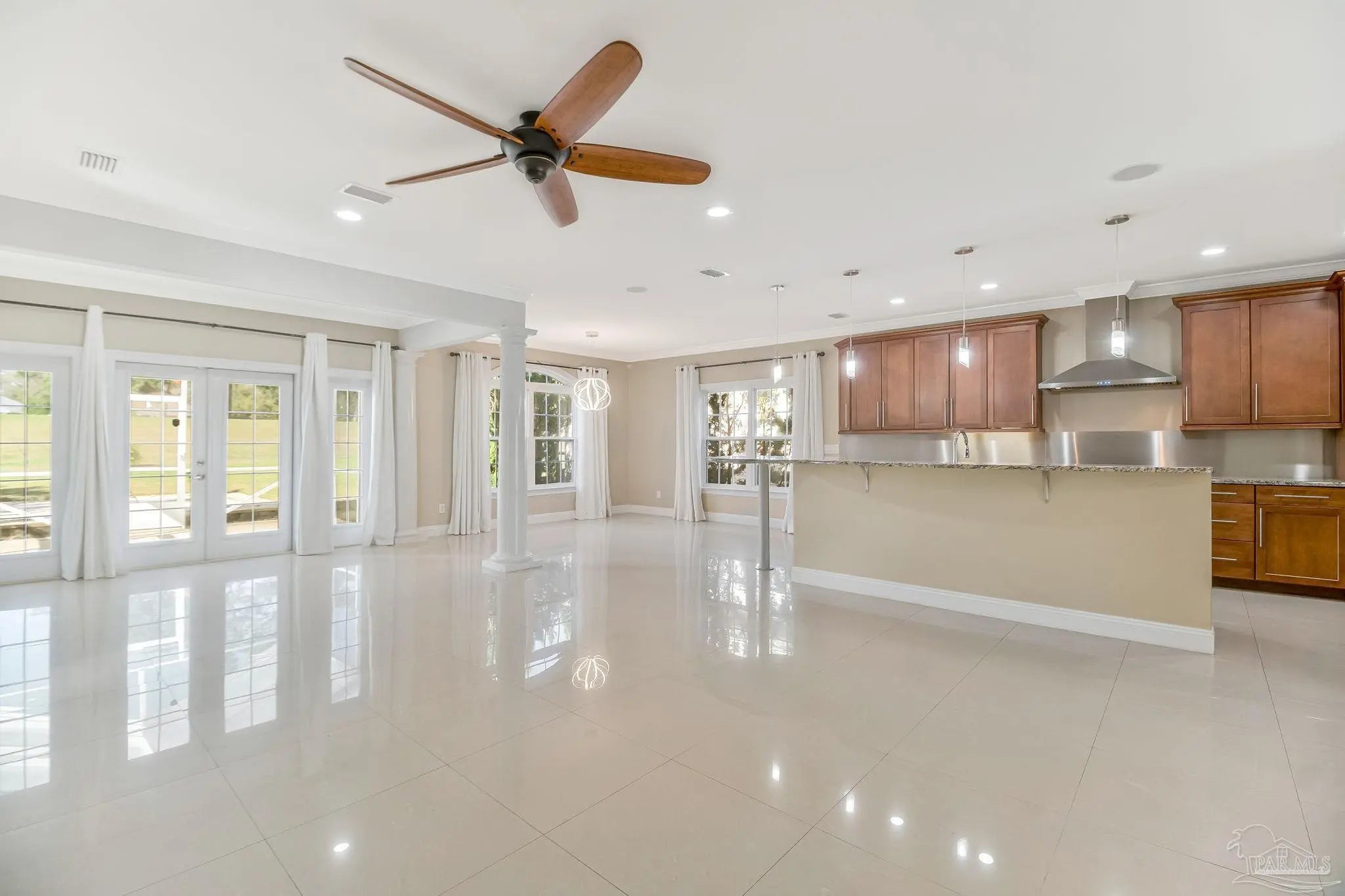 Photo of Listing #679307