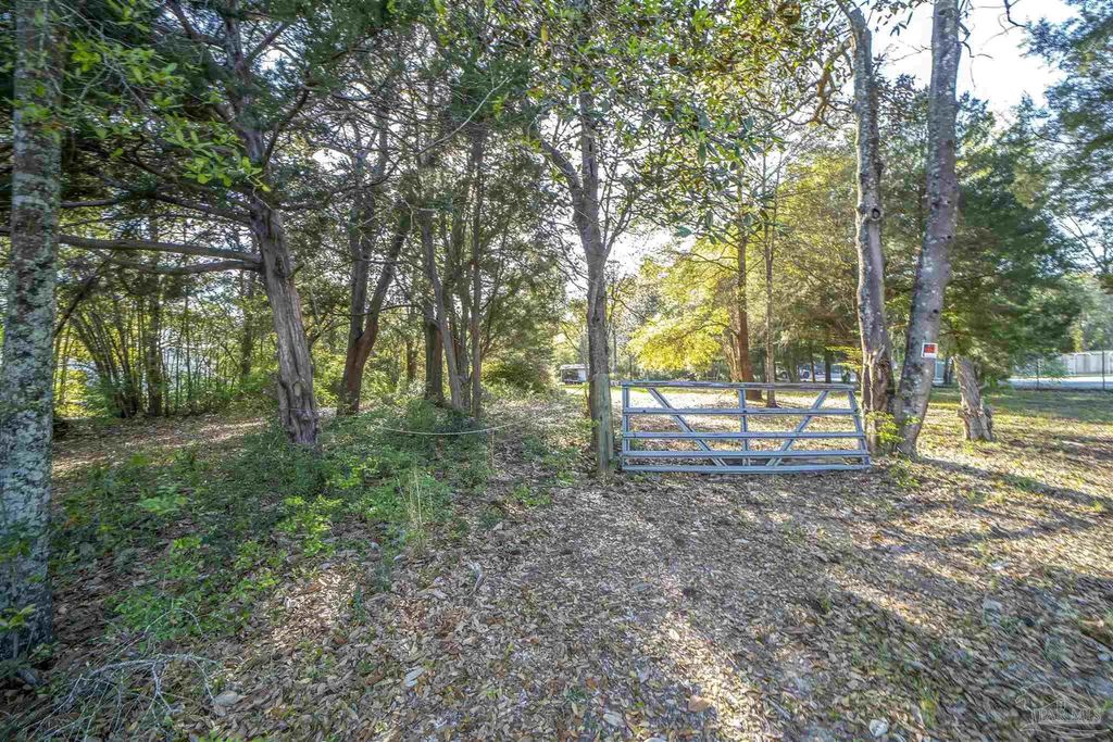6205 Dogwood Dr, Milton