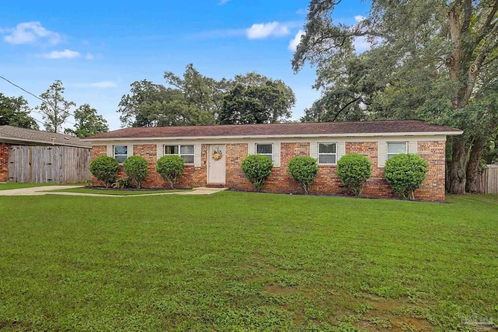 7110 Peninsula Dr, Pensacola