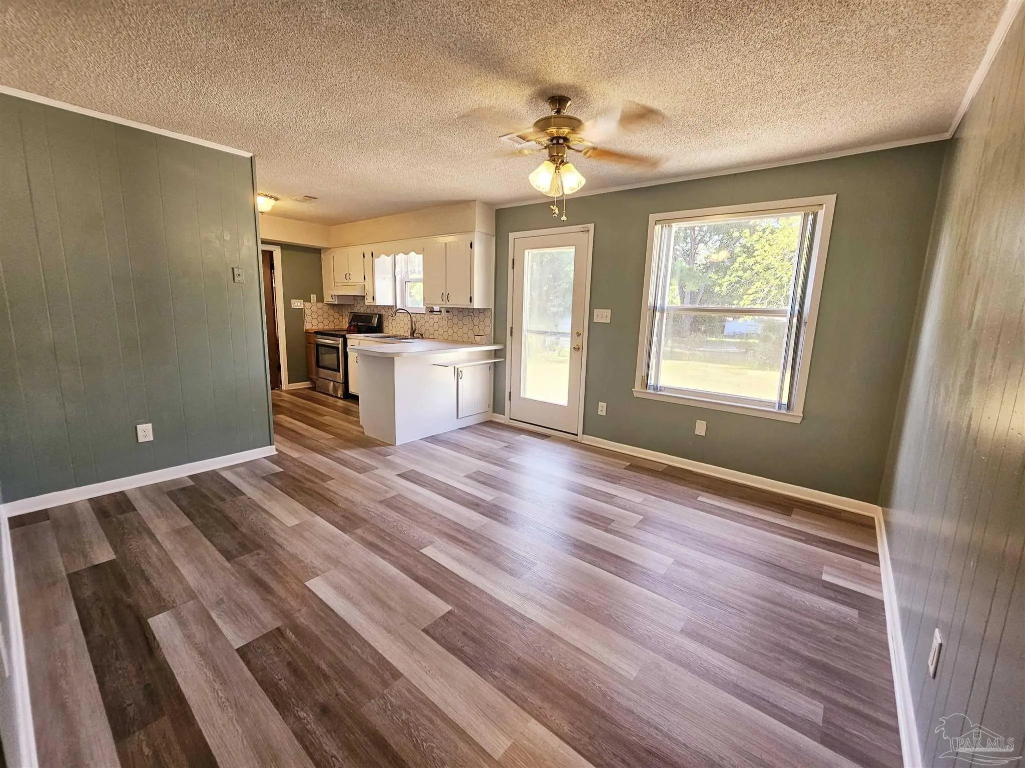 Photo of Listing #663536