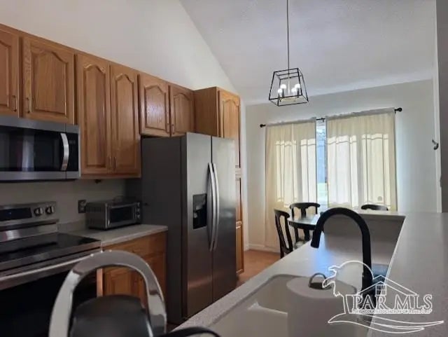 Photo of Listing #680151