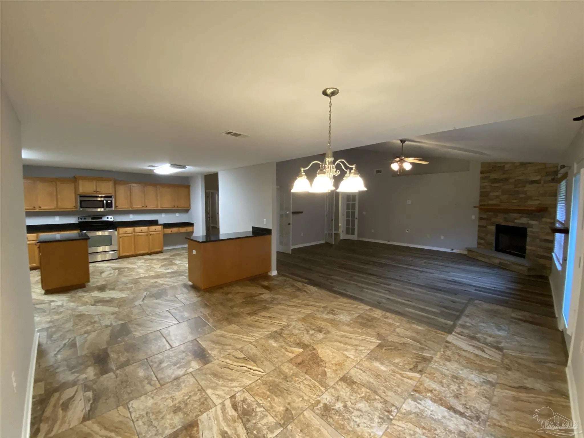 Photo of Listing #680506