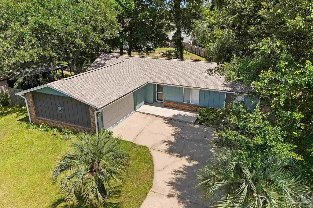 2558 Amberjack Ct, Pensacola