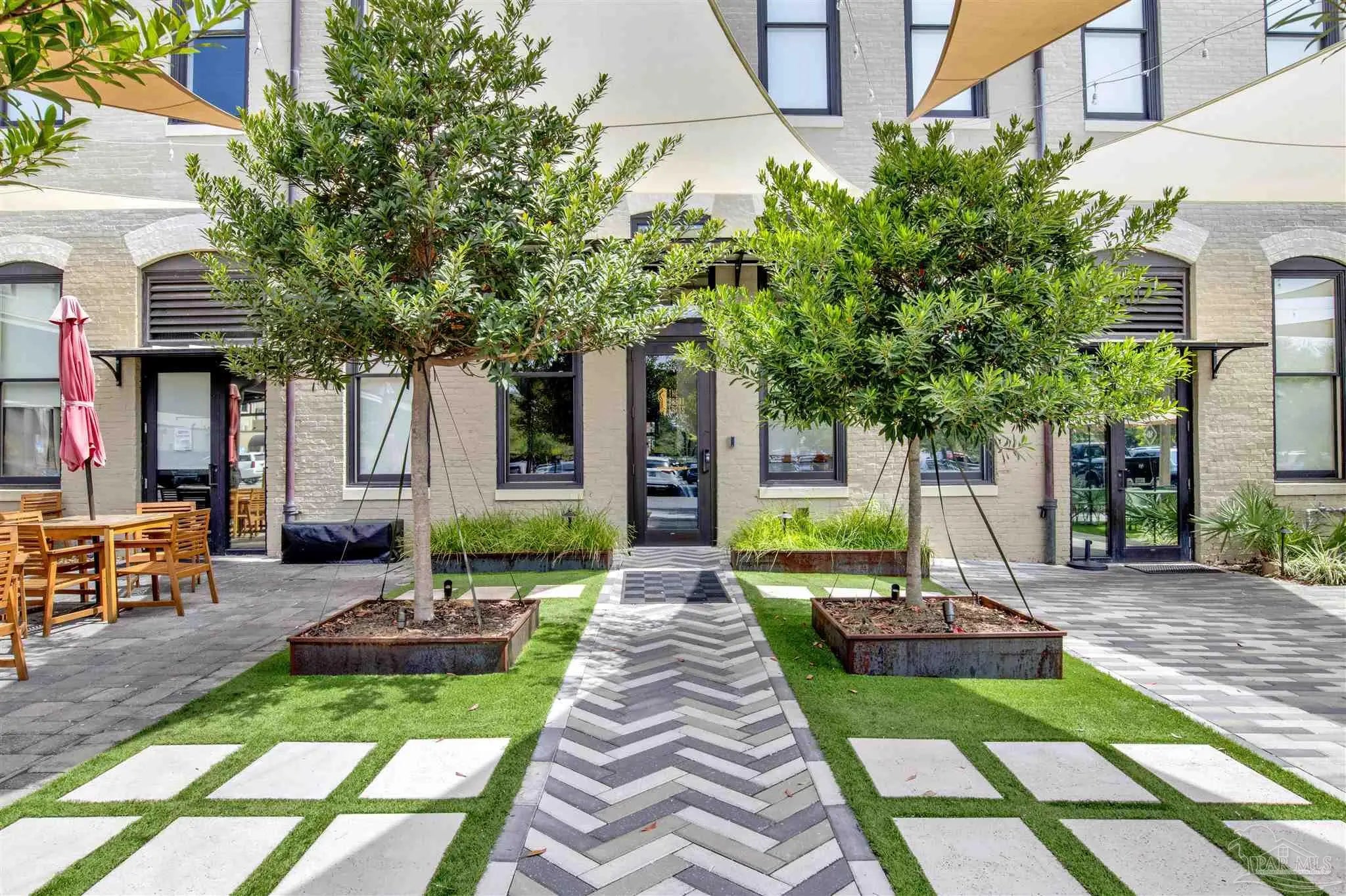 Photo of Listing #670884