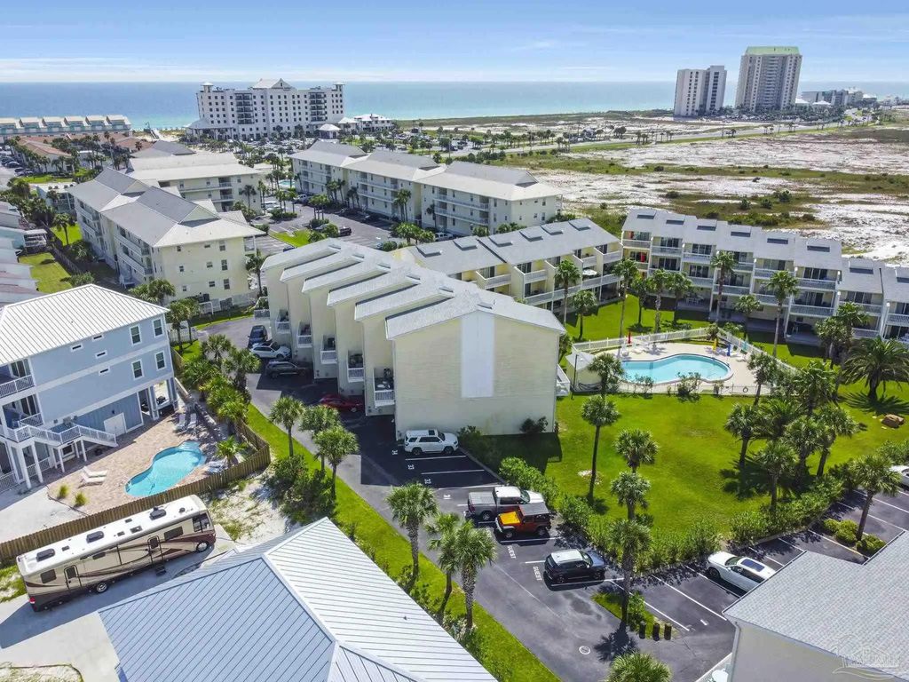 1440 Paradise Point Dr #34, Navarre Beach