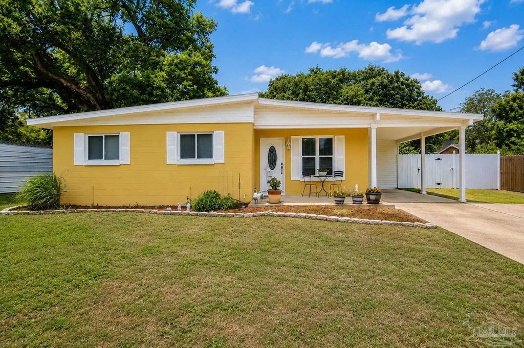 12 Huntington Dr, Pensacola