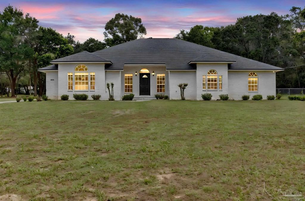 2070 E Roberts Rd, Pensacola