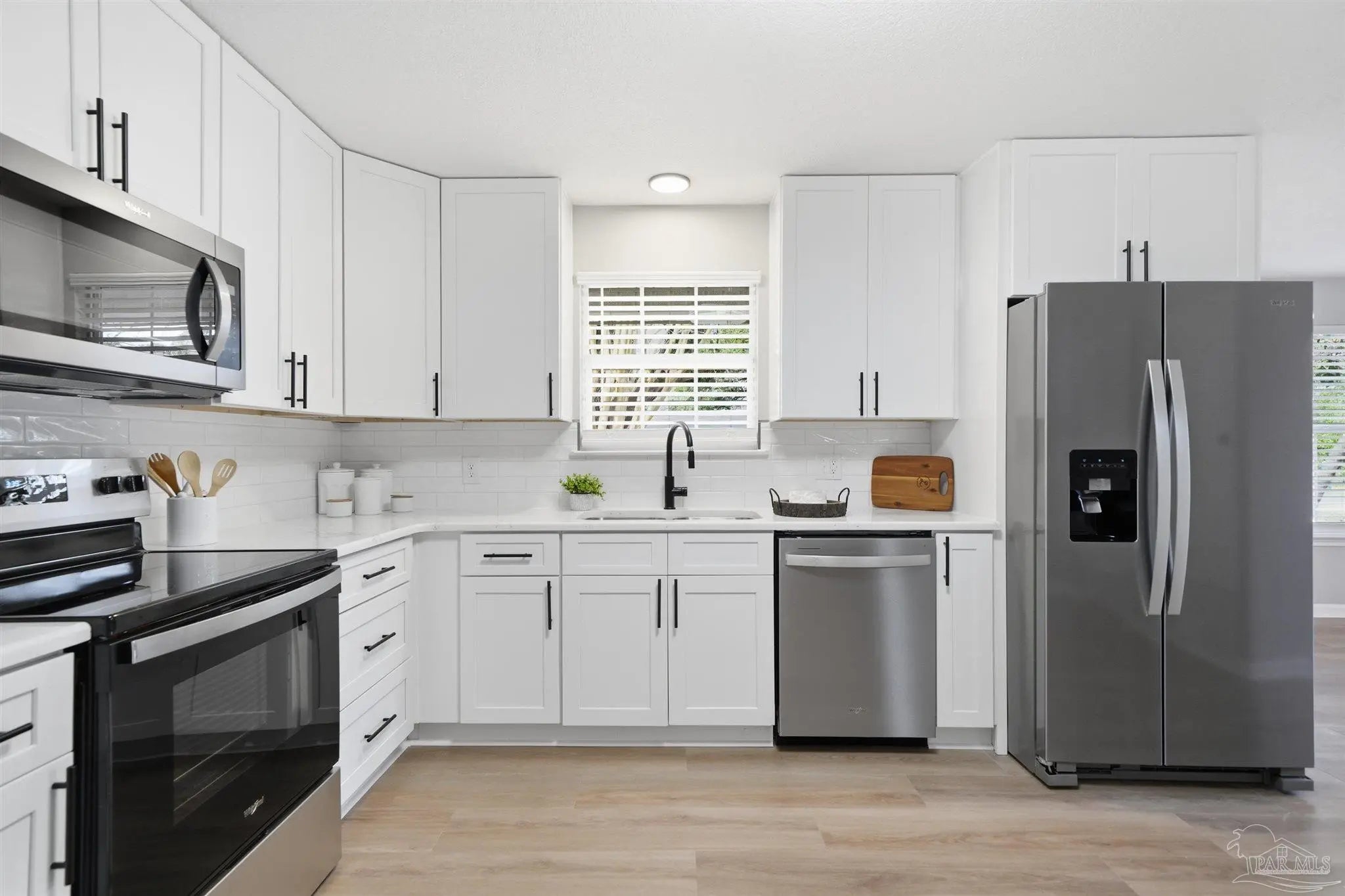 Photo of Listing #677726