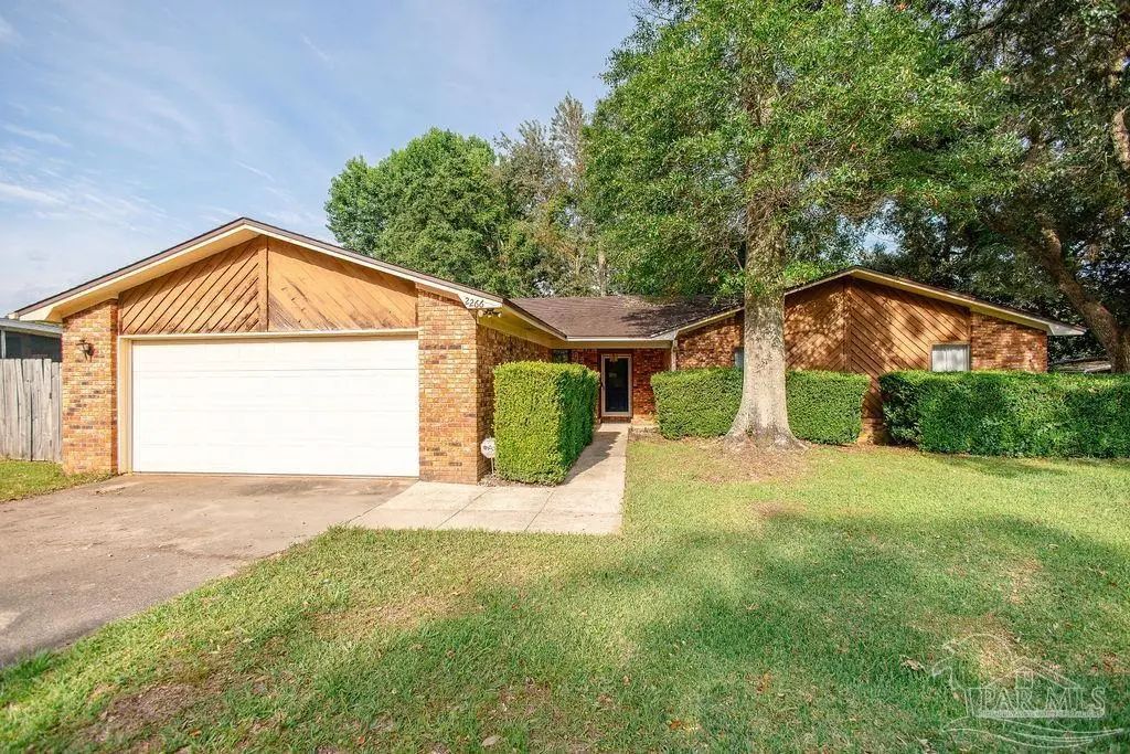 2266 Country Place Cir, Pensacola