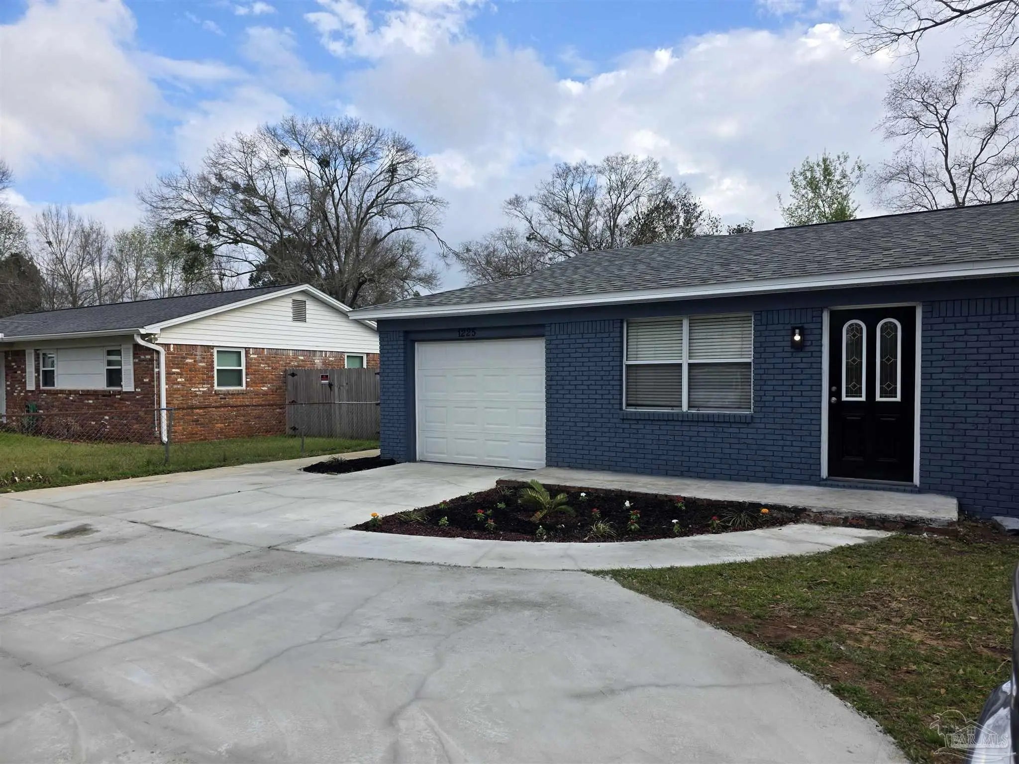 Photo of Listing #676556