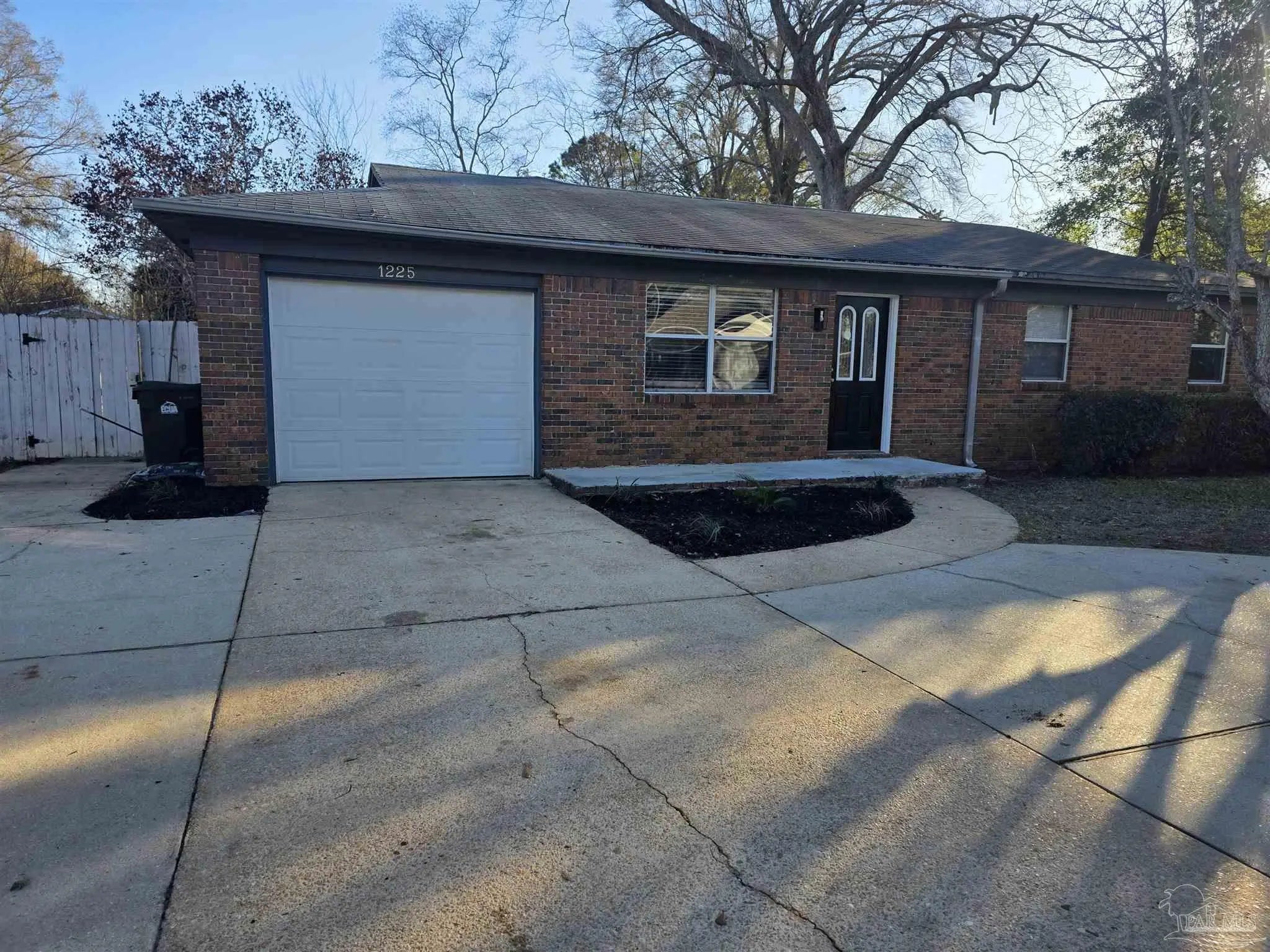 Photo of Listing #676556