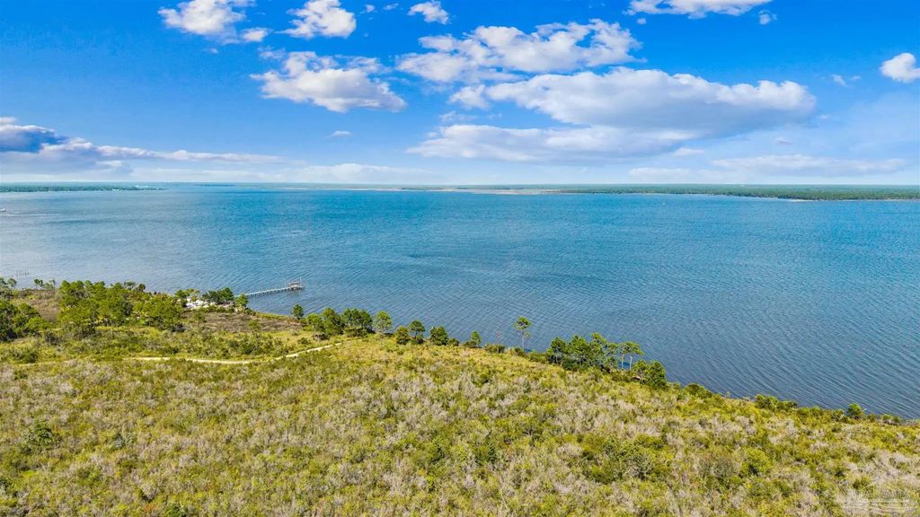 2032 Garcon Point Rd, Milton