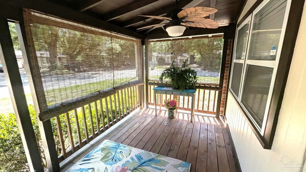 10 Kennington Dr, Pensacola