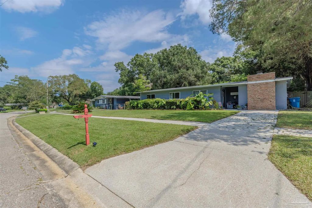 29 Nottingham Way, Pensacola