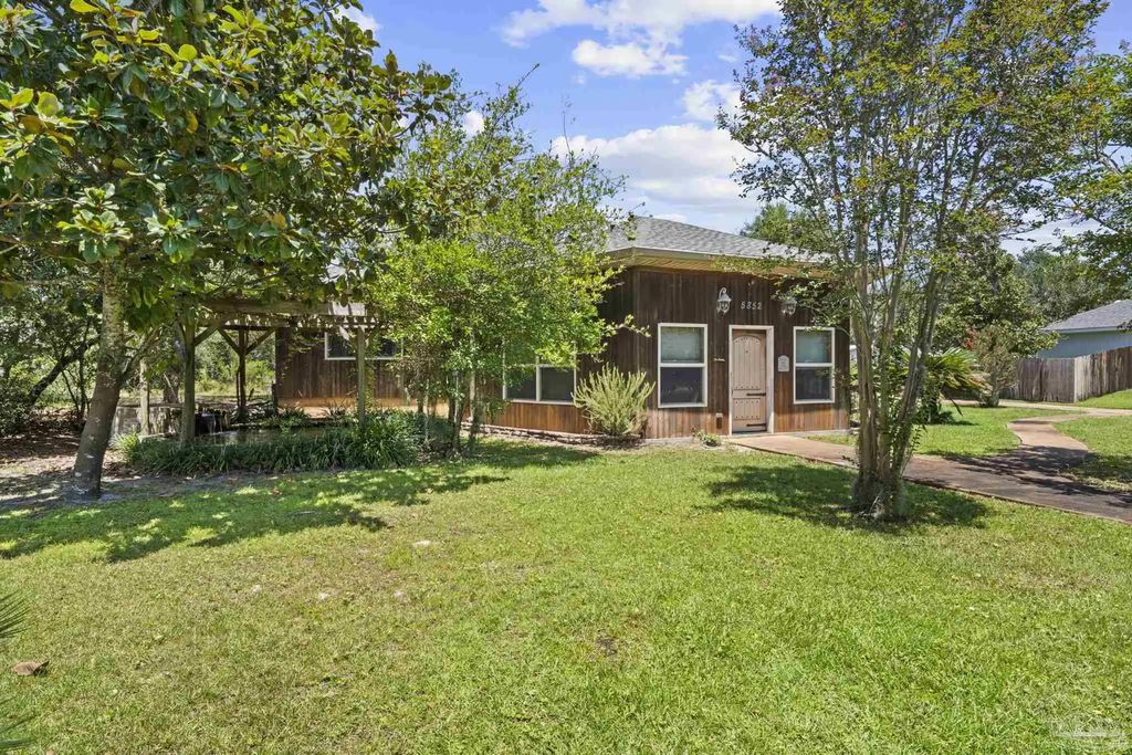5852 Congress St, Gulf Breeze
