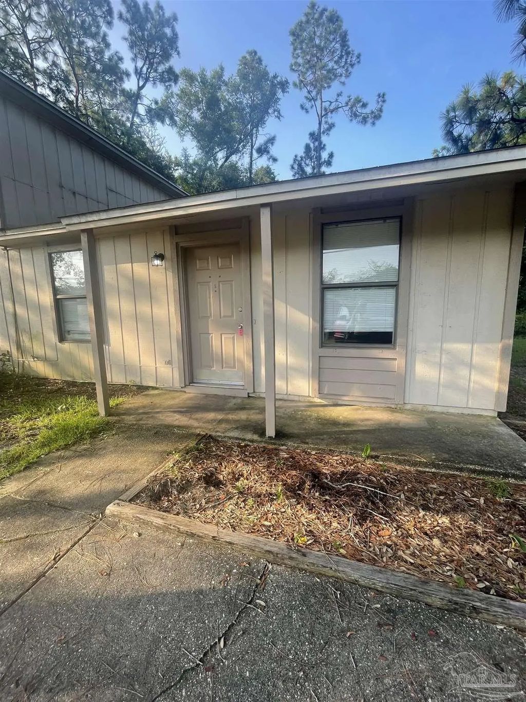 10047 Hillview Rd, Pensacola