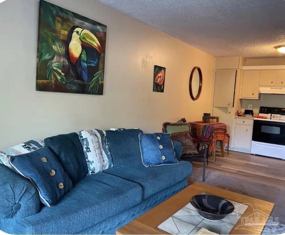 Photo of Listing #680289