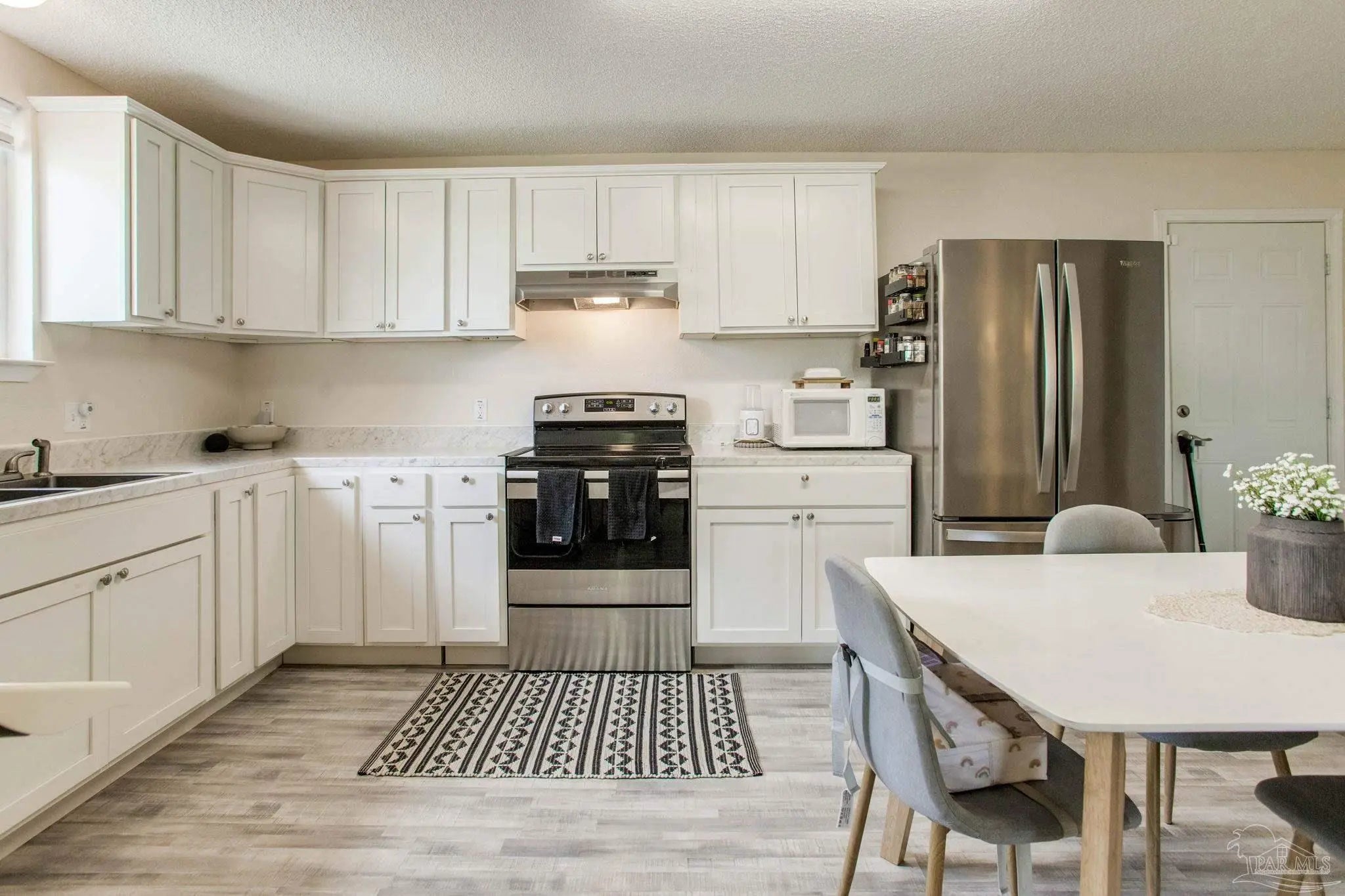 Photo of Listing #666425