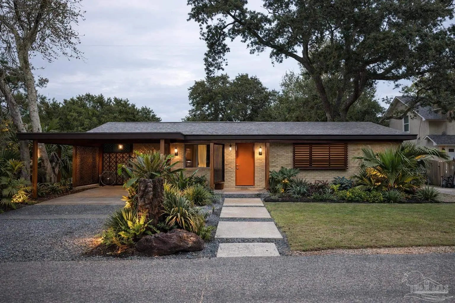 Photo of Listing #680340