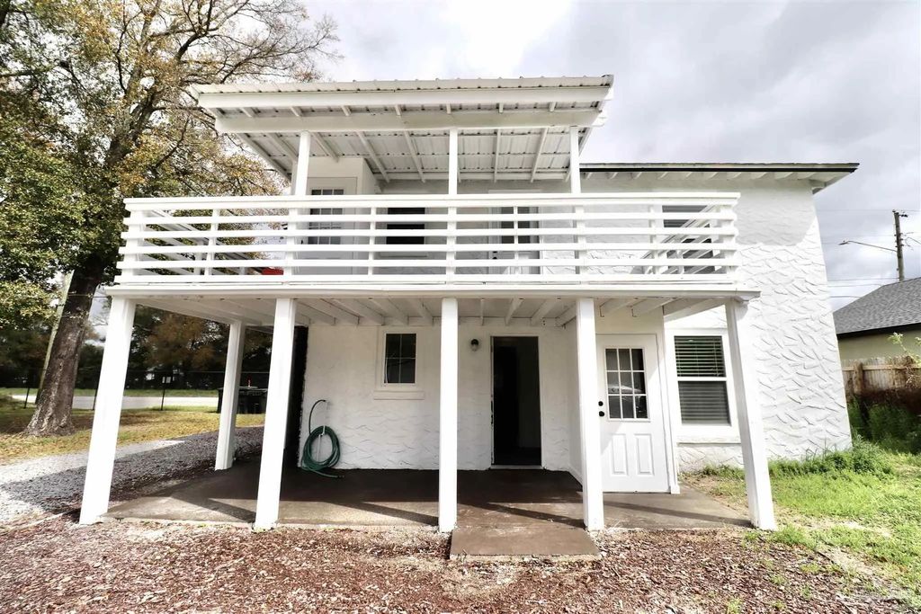 1303 N W St, Pensacola