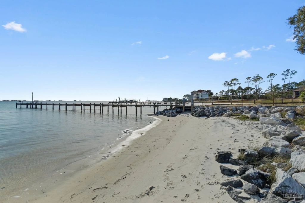 1944 Jessica Way, Navarre