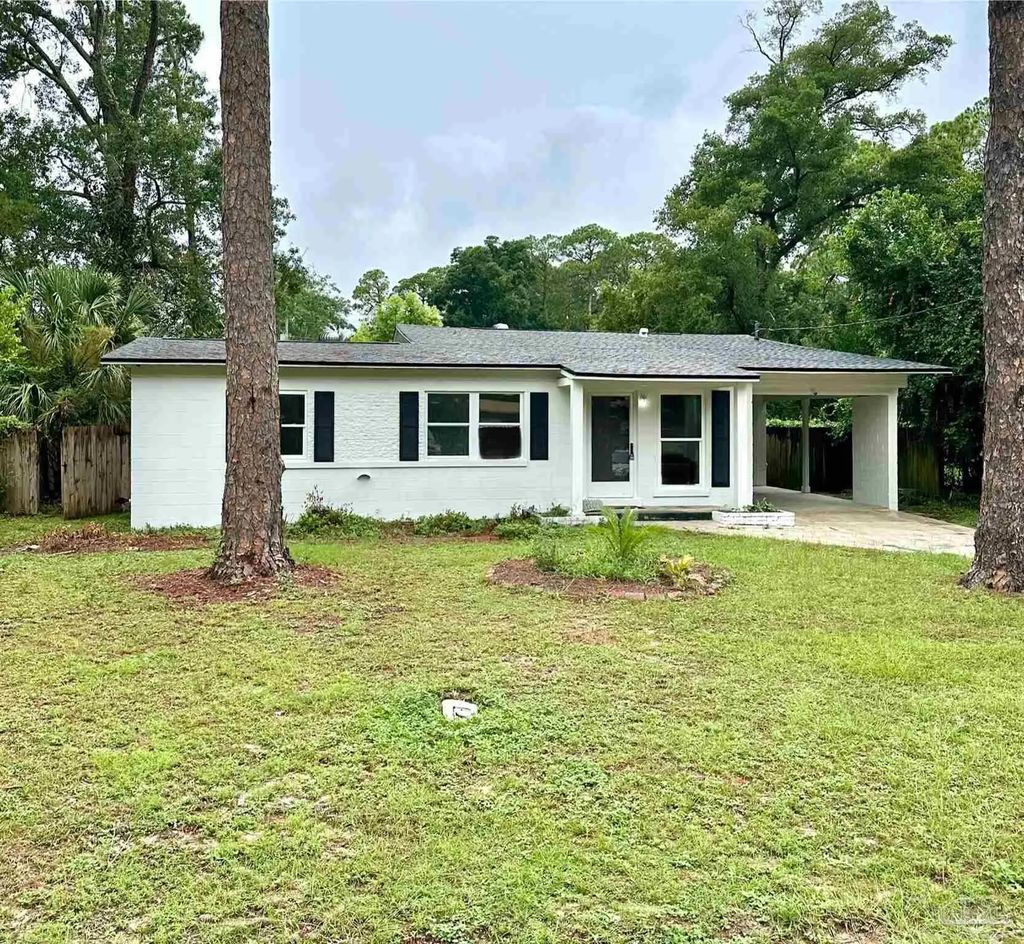 196 Highland Dr, Pensacola