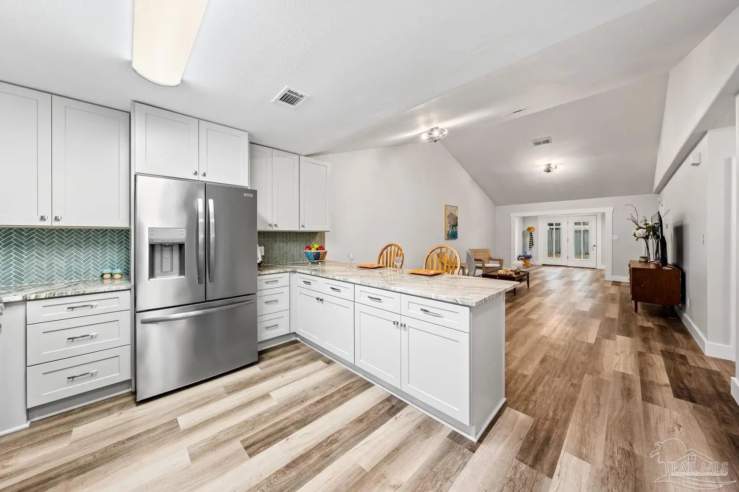 Photo of Listing #674779