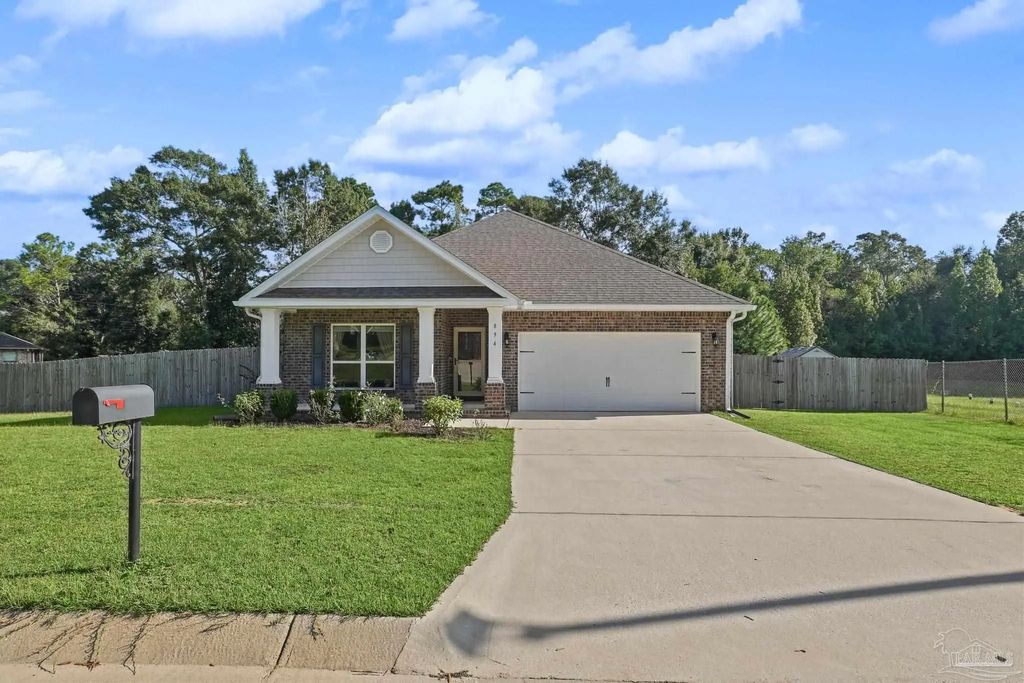 894 Jesse Dr, Cantonment